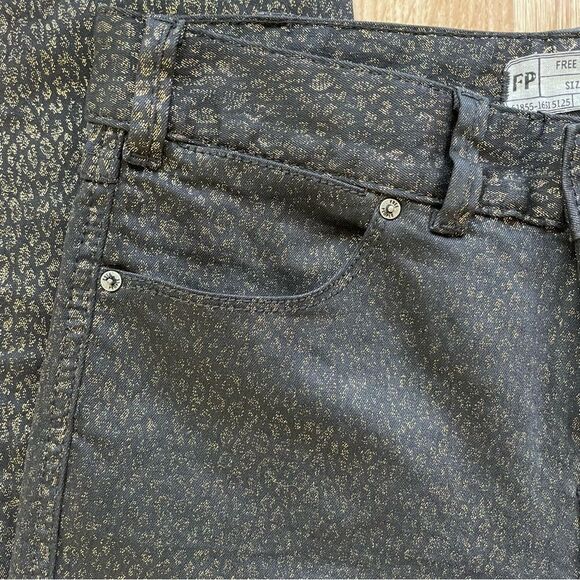 NWT Free People Black/Gold Leopard Printed Shimmer Skinny Jeans - Size: 27 - Picture 9 of 13